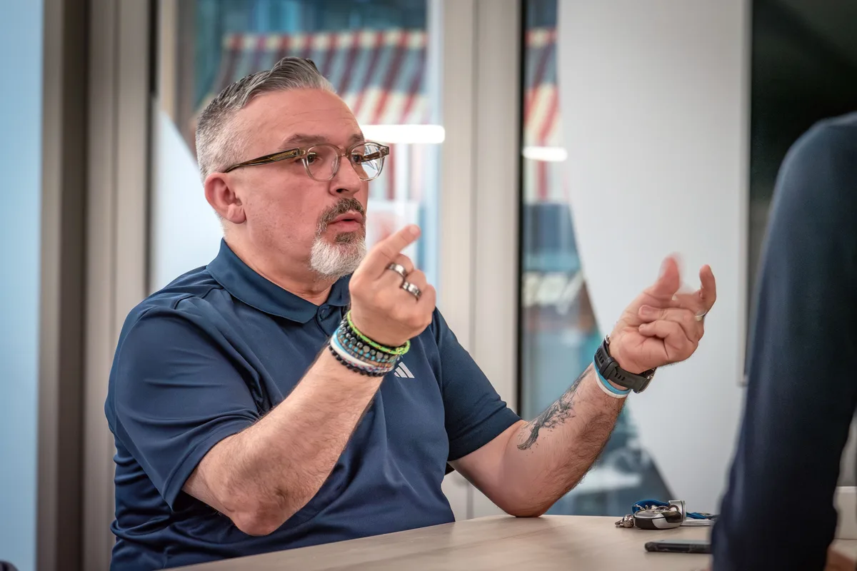 Giovanni Marti sagt: «Wir würden lügen, würden wir behaupten, nicht miteinander zu reden.» Yves Kempf vom UHC Laupen und Giovanni Marti von den Floorball Riders kreuzen bei uns die Klingen.